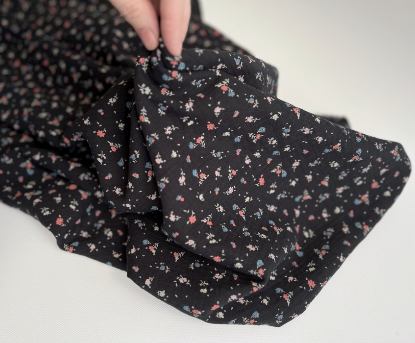 Double gaze de coton BIO anthracite motif fleuri Tissus issus de l'agriculture biologique  - 3