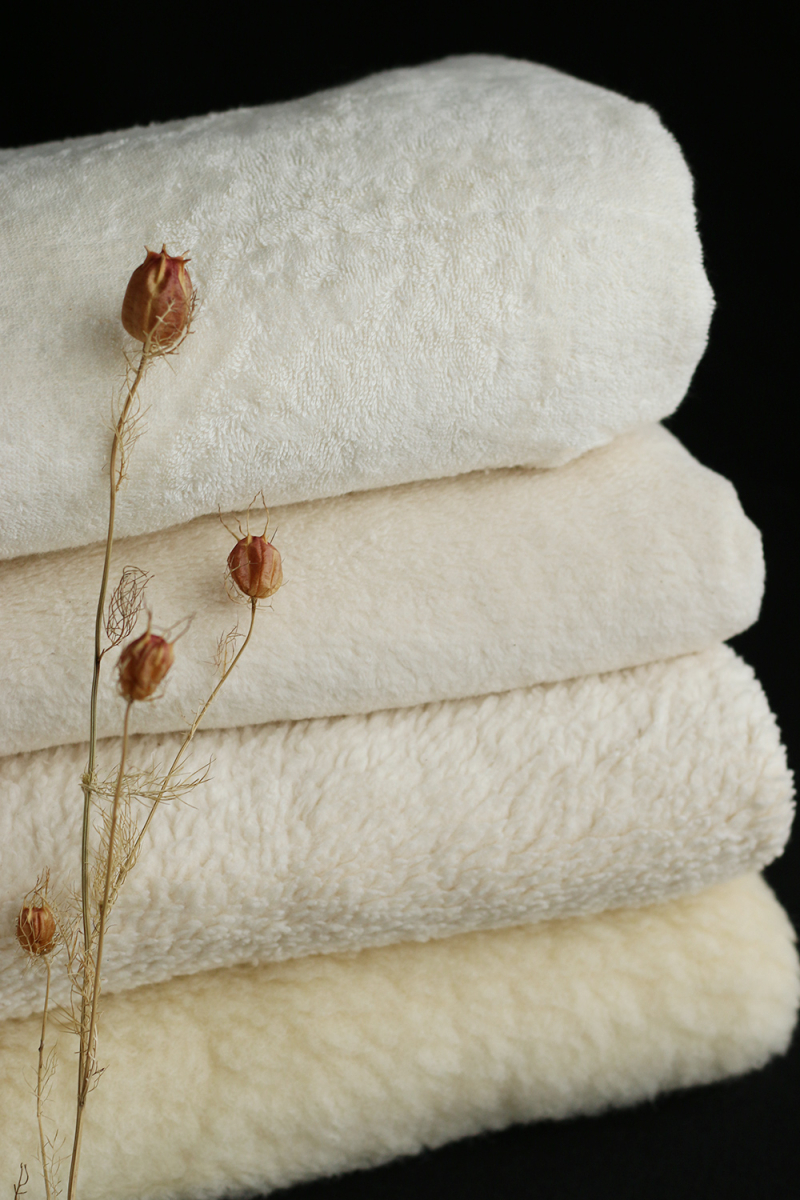 Shaun - Tissu fourrure pure laine vierge de mouton BIO tissée sur coton