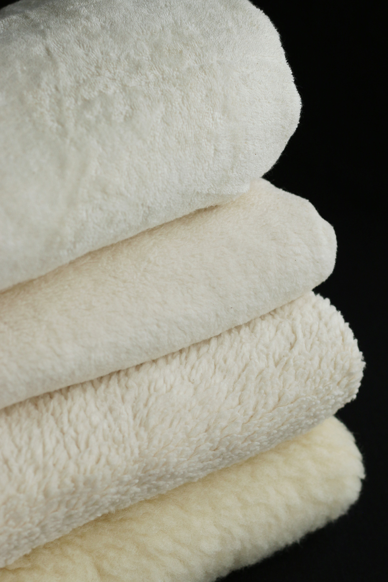 Shaun - Tissu fourrure pure laine vierge de mouton BIO tissée sur coton