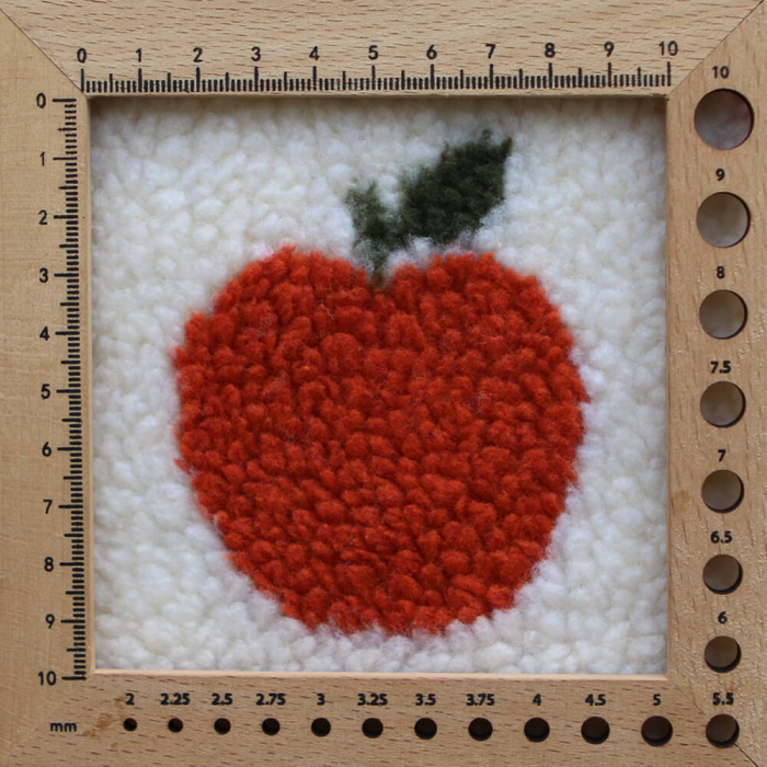 Teddy / moumoute bouclé fond écru motif pommes