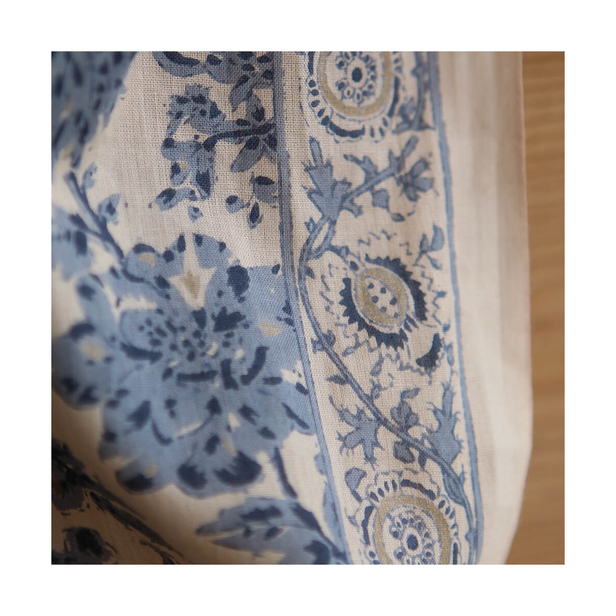 Anjali Bleu - Tissu indien en coton imprimé main Hand Block