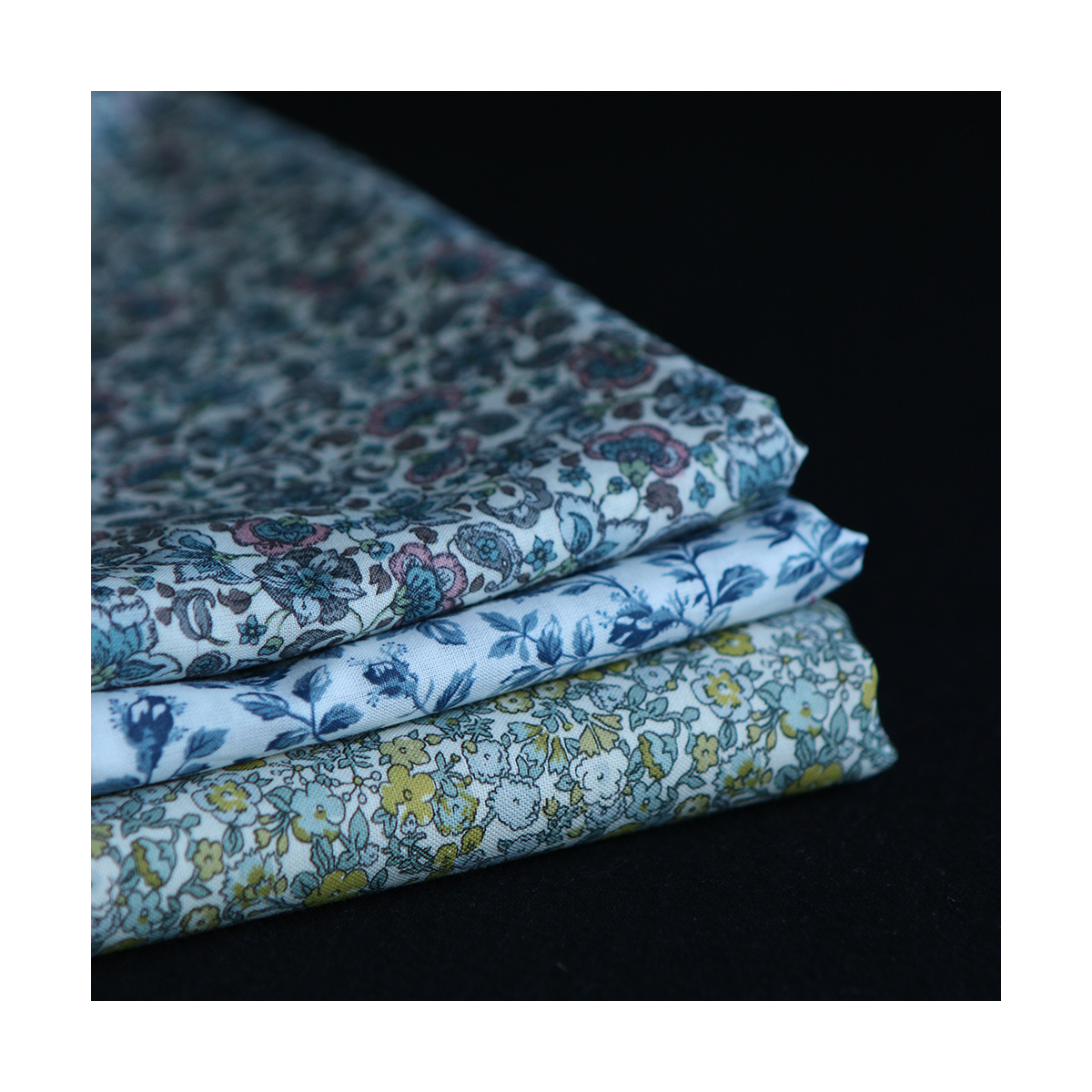 Eleanore - Popeline douce coton organique fond ivoire fleuri vert et jaune