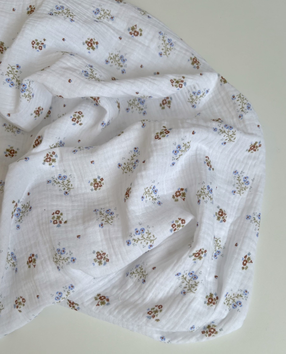 Double gaze de coton Zoli blanc fleuri bleu marron vert