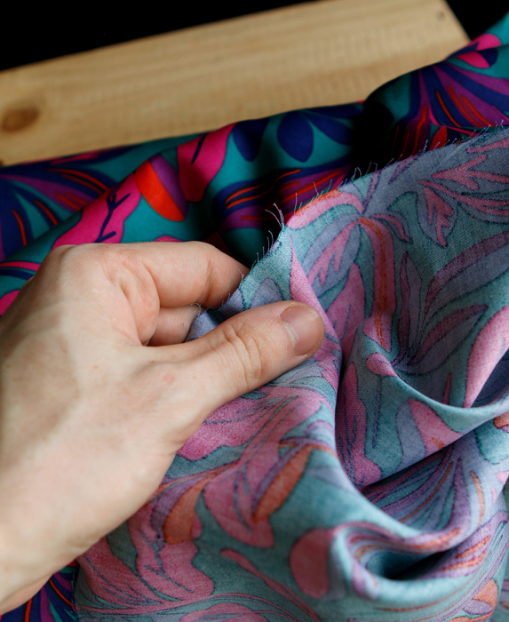 Nerida - Coton satiné Nerida Hansen à imprimé fleuri pétrole et fuschia