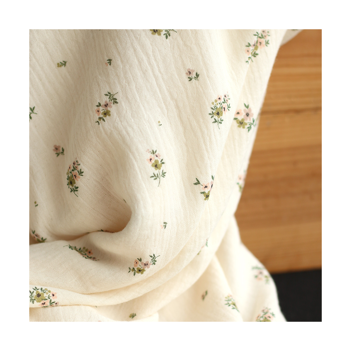 Laure - Double gaze coton BIO motif exclusif fond écru vert olive