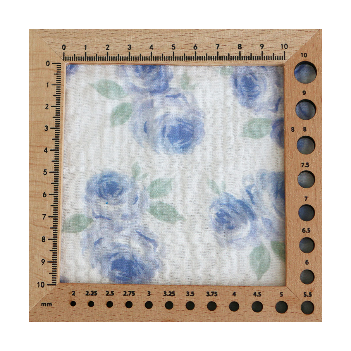 Assia - Double gaze de coton motif exclusif fond blanc cassé aquarelle bleu