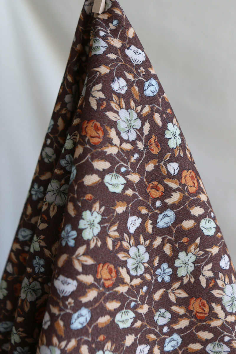 Amelia - Velours milleraies coton organique imprimé fleuri chocolat