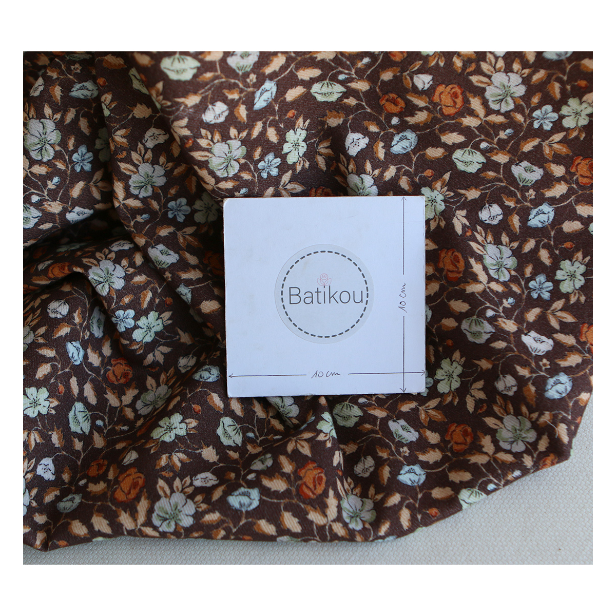Amelia - Velours milleraies coton organique imprimé fleuri chocolat