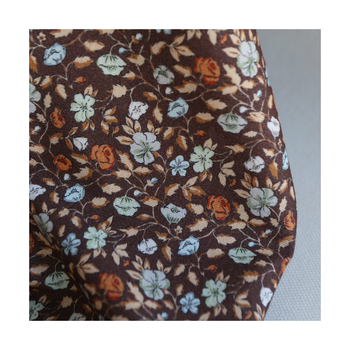 Amelia - Velours milleraies coton organique imprimé fleuri chocolat