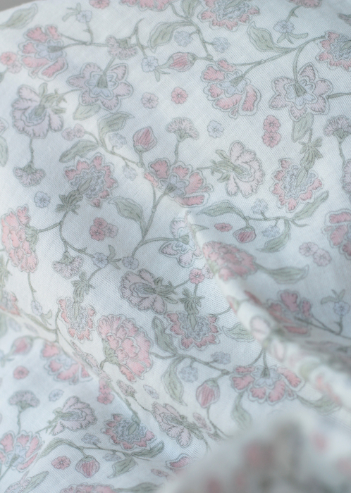 Kali - Double gaze de coton BIO blanc lait motif fleuri rose poudré Tissus issus de l'agriculture biologique  - 11