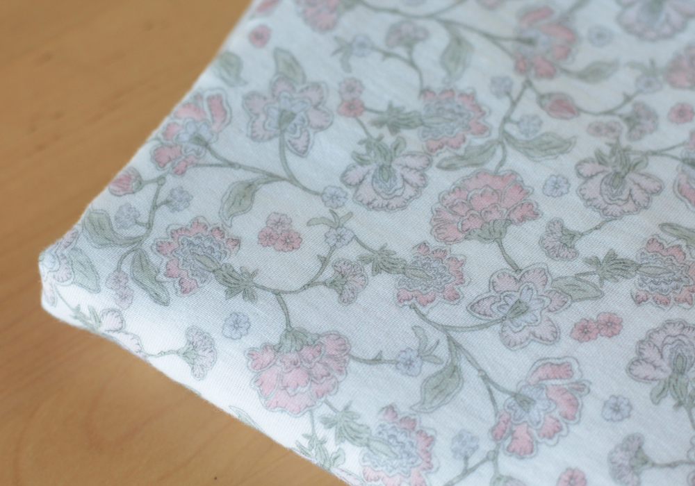 Kali - Double gaze de coton BIO blanc lait motif fleuri rose poudré Tissus issus de l'agriculture biologique  - 8