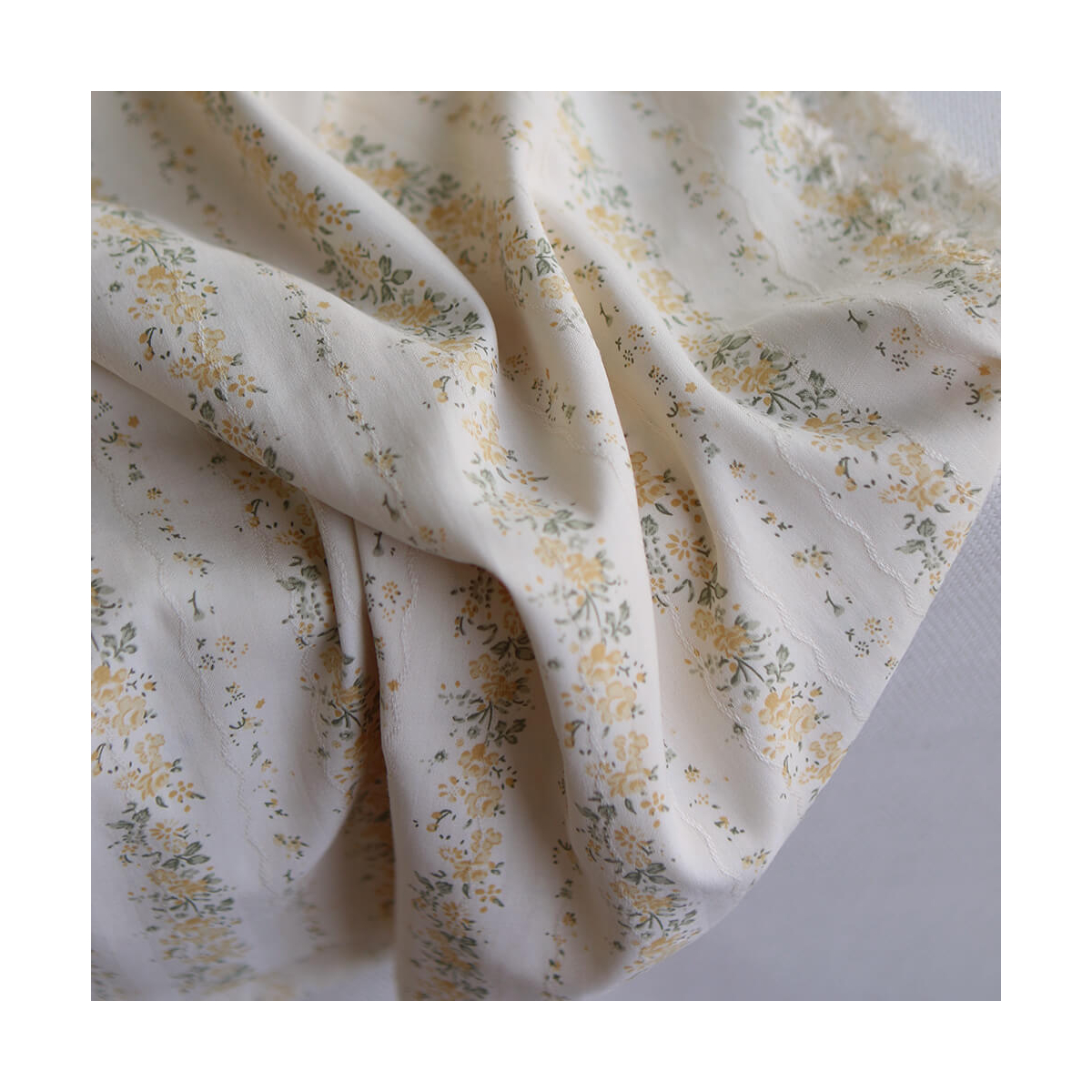 copy ofCamille - Tissu coton jacquard fleuri bleu