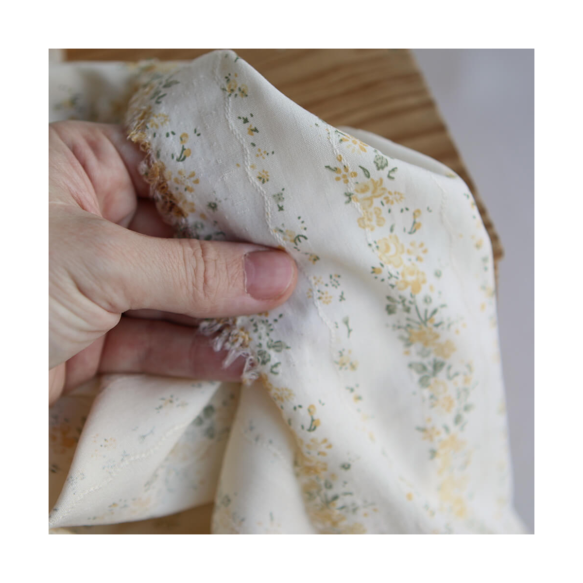 copy ofCamille - Tissu coton jacquard fleuri bleu