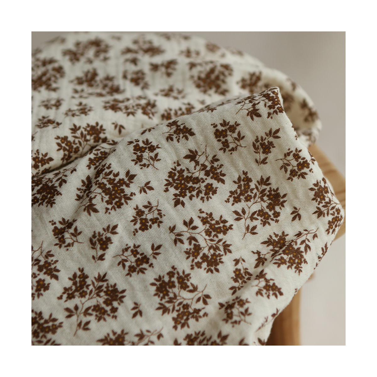 Soumeya - Double gaze coton BIO motif exclusif fond écru chocolat