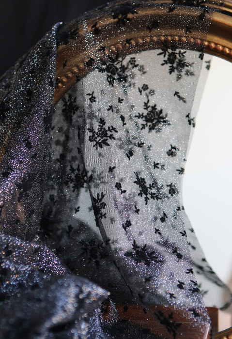 Tulle souple Made in France noir / argenté floqué fleurs velours noir
