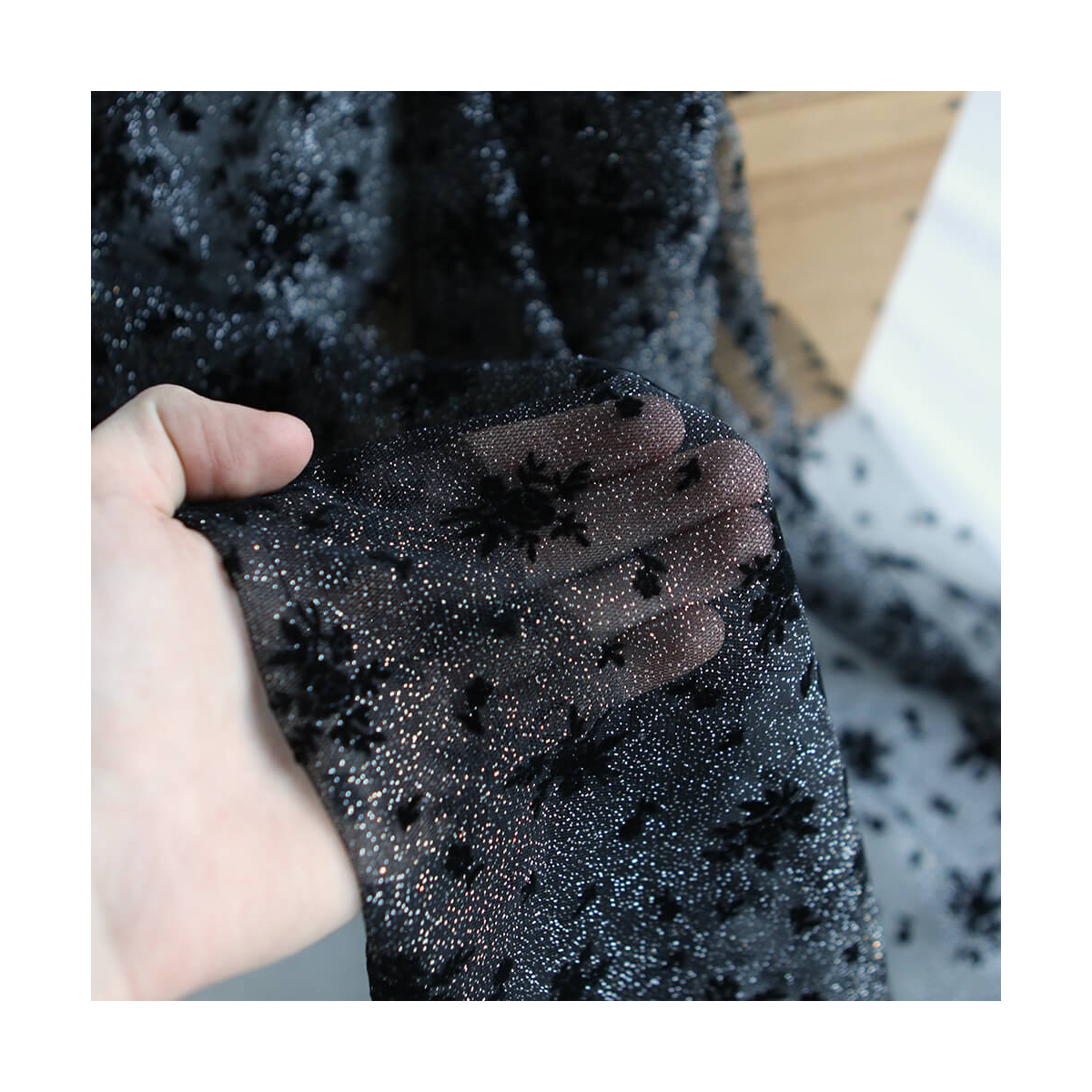 Tulle souple Made in France noir / argenté floqué fleurs velours noir