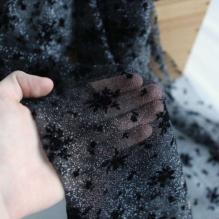Tulle souple Made in France noir / argenté floqué fleurs velours noir