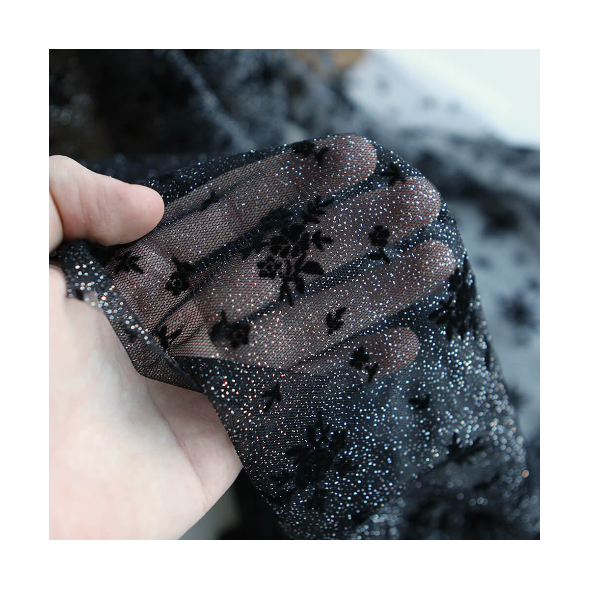 Tulle souple Made in France noir / argenté floqué fleurs velours noir