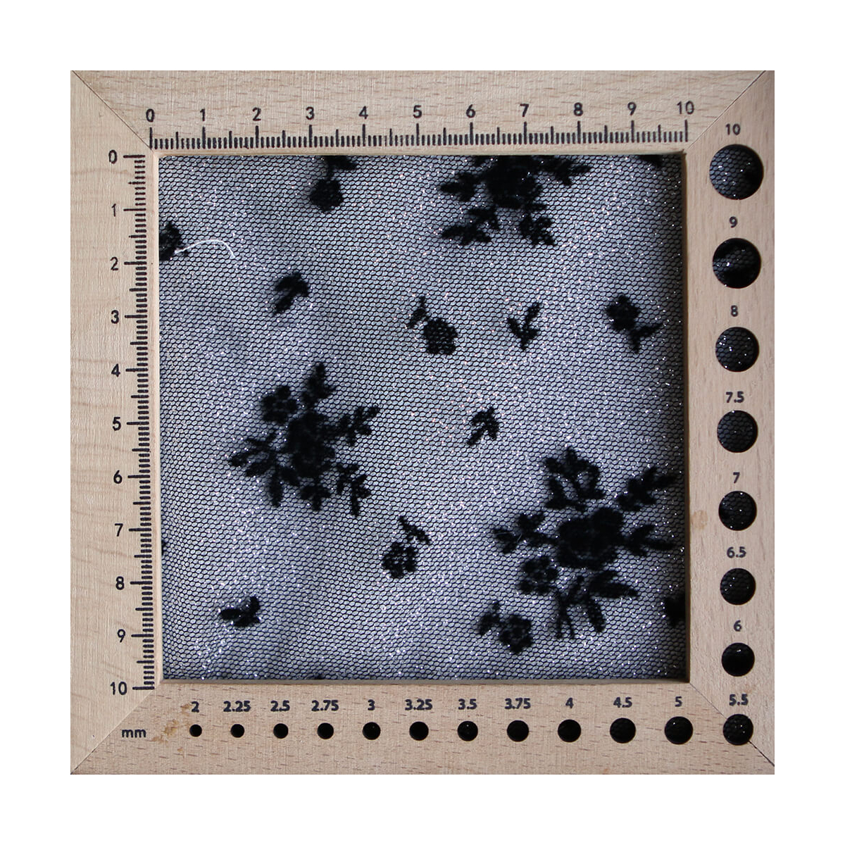 Tulle souple Made in France noir / argenté floqué fleurs velours noir