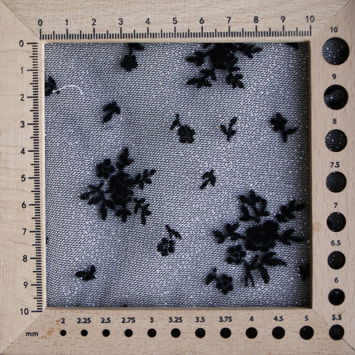 Tulle souple Made in France noir / argenté floqué fleurs velours noir