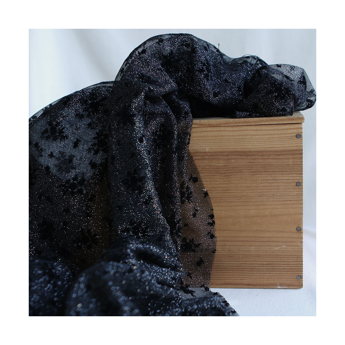 Tulle souple Made in France noir / argenté floqué fleurs velours noir