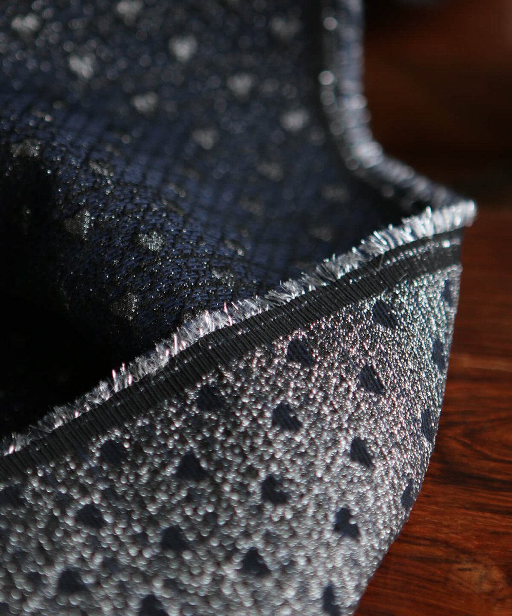 Amour - Tissu Brocart jacquard bleu marine / doré made in France