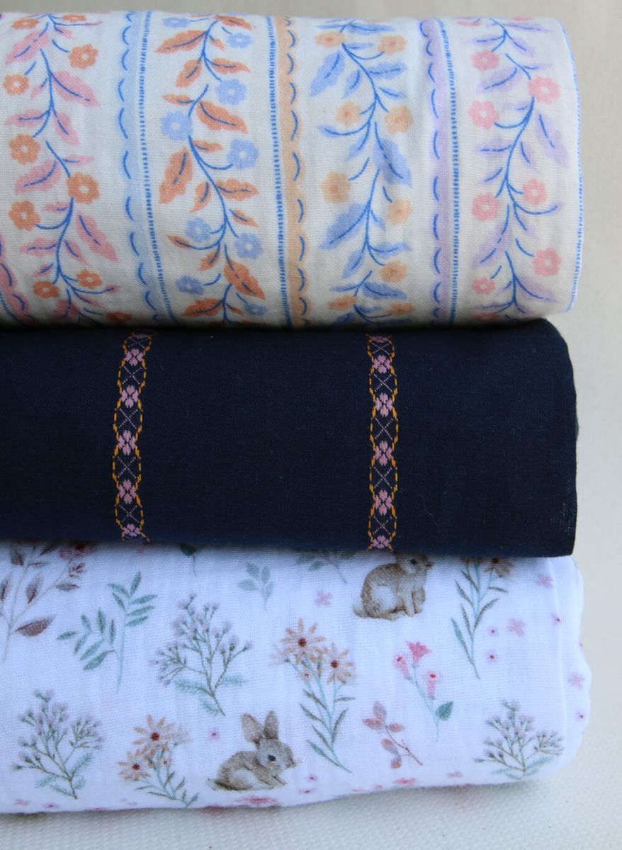 Tissu double gaze de coton bio guirlandes fleuries fond blanc