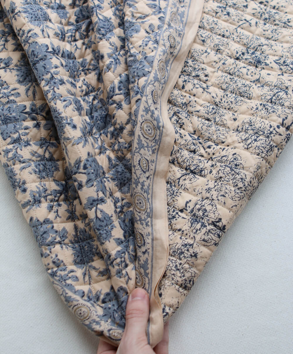 Anjali bleu - Tissu indien matelassé double face coton hand block largeur 100cm