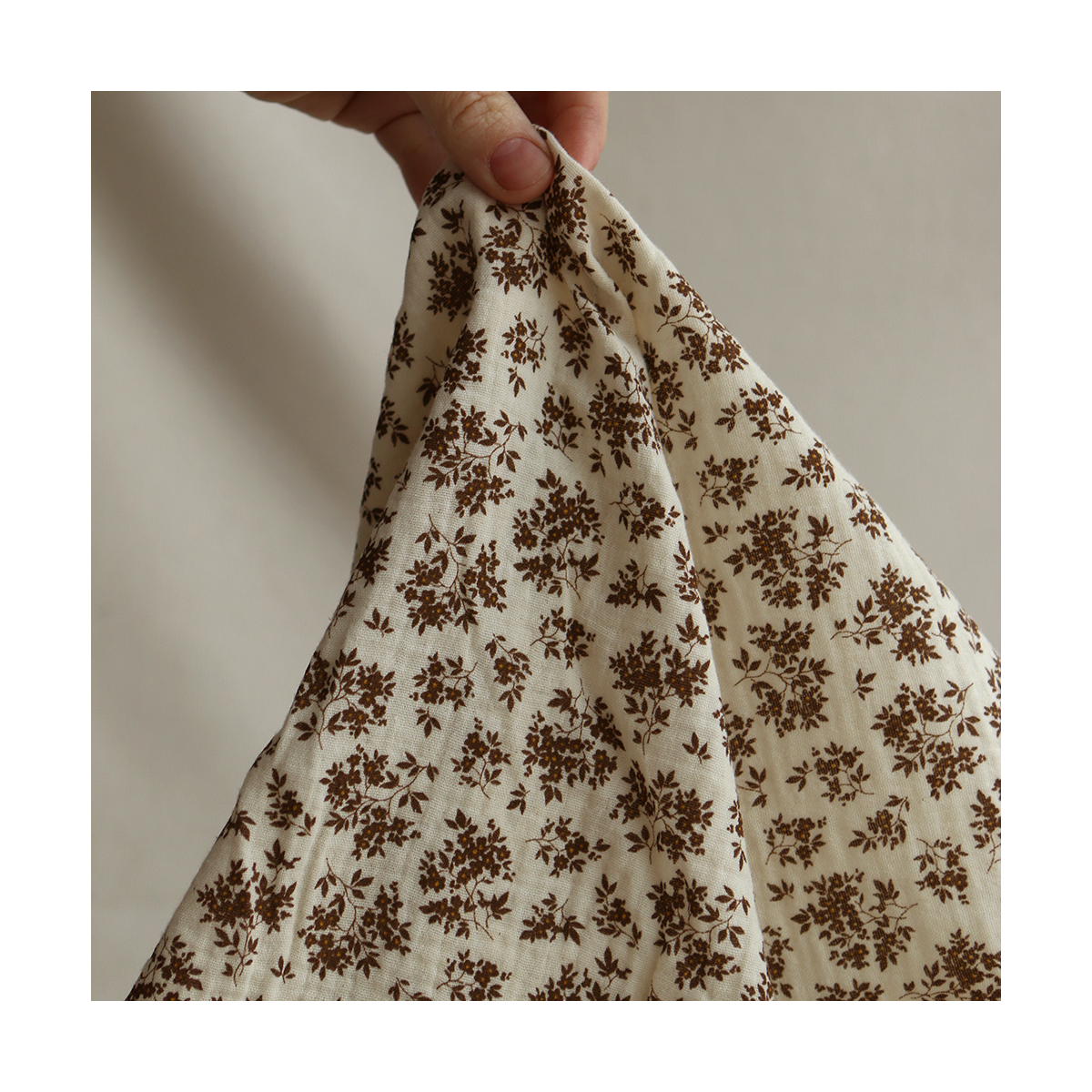 Soumeya - Double gaze coton BIO motif exclusif fond écru chocolat