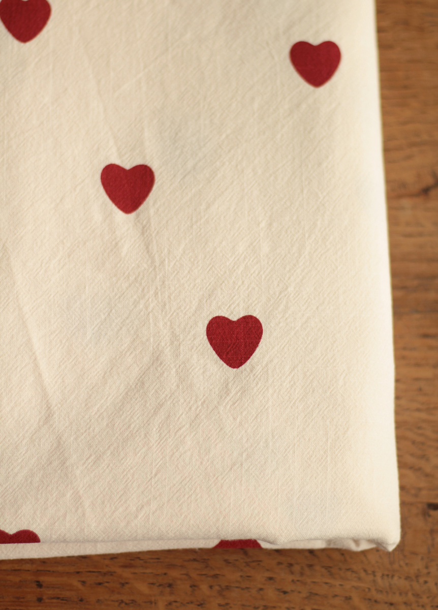 Manou - Coton lavé bio coloris vanille motif coeurs rouges Batikou - 19