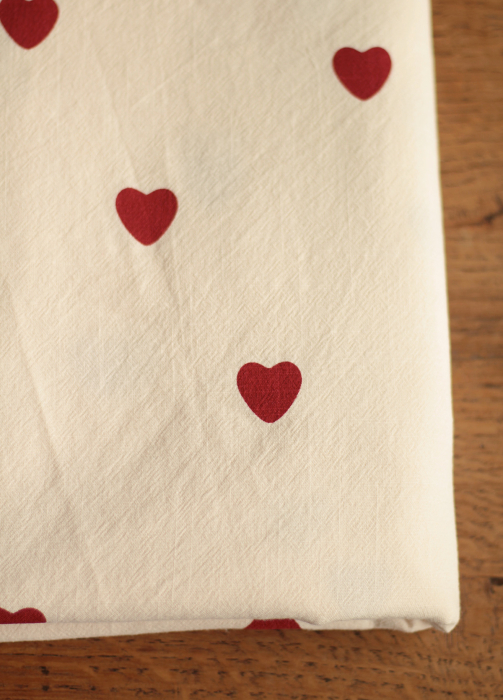 Manou - Coton lavé bio coloris vanille motif coeurs rouges Batikou - 19