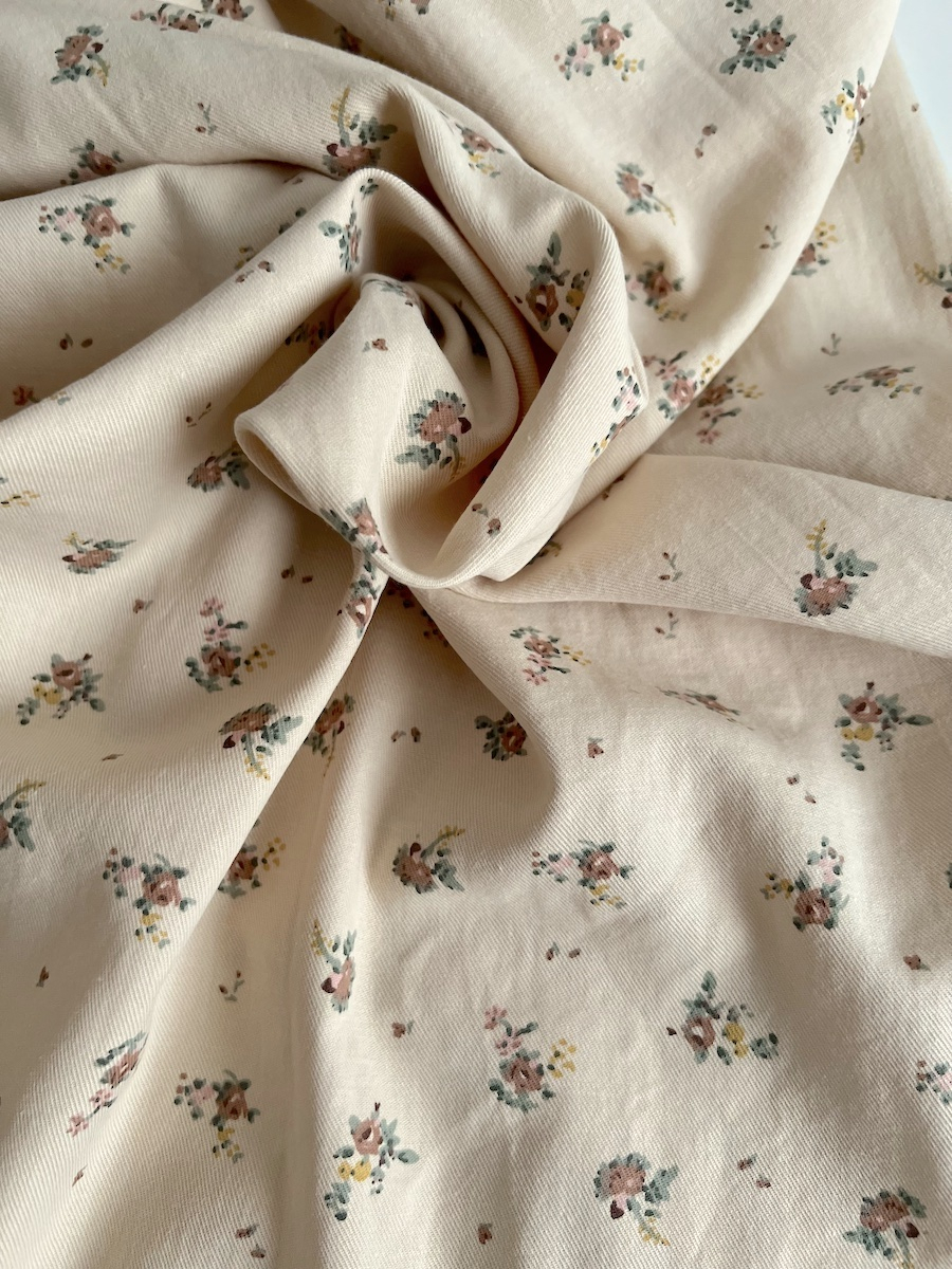 Rosie - Tissu sergé de coton imprimé vintage fleuri fond crème Batikou - 3