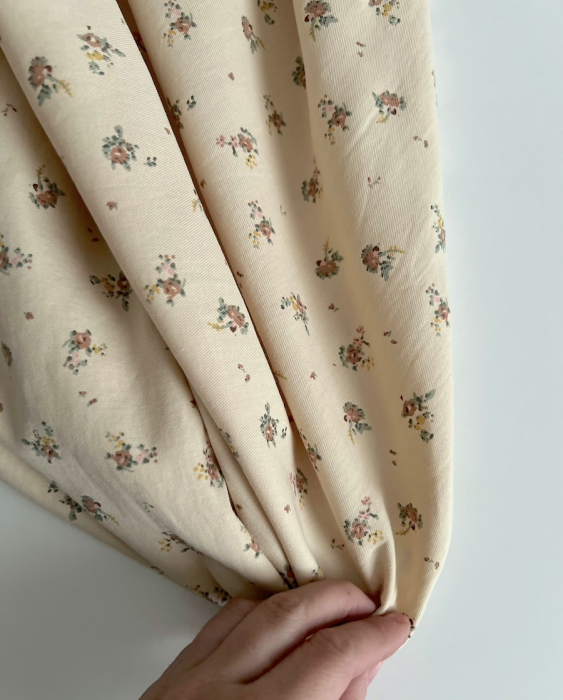 Rosie - Tissu sergé de coton imprimé vintage fleuri fond crème Batikou - 6