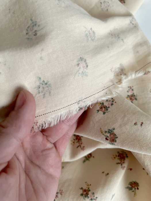 Rosie - Tissu sergé de coton imprimé vintage fleuri fond crème Batikou - 9