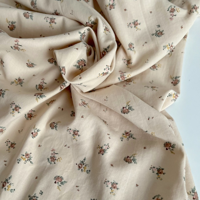 Rosie - Tissu sergé de coton imprimé vintage fleuri fond crème Batikou - 1