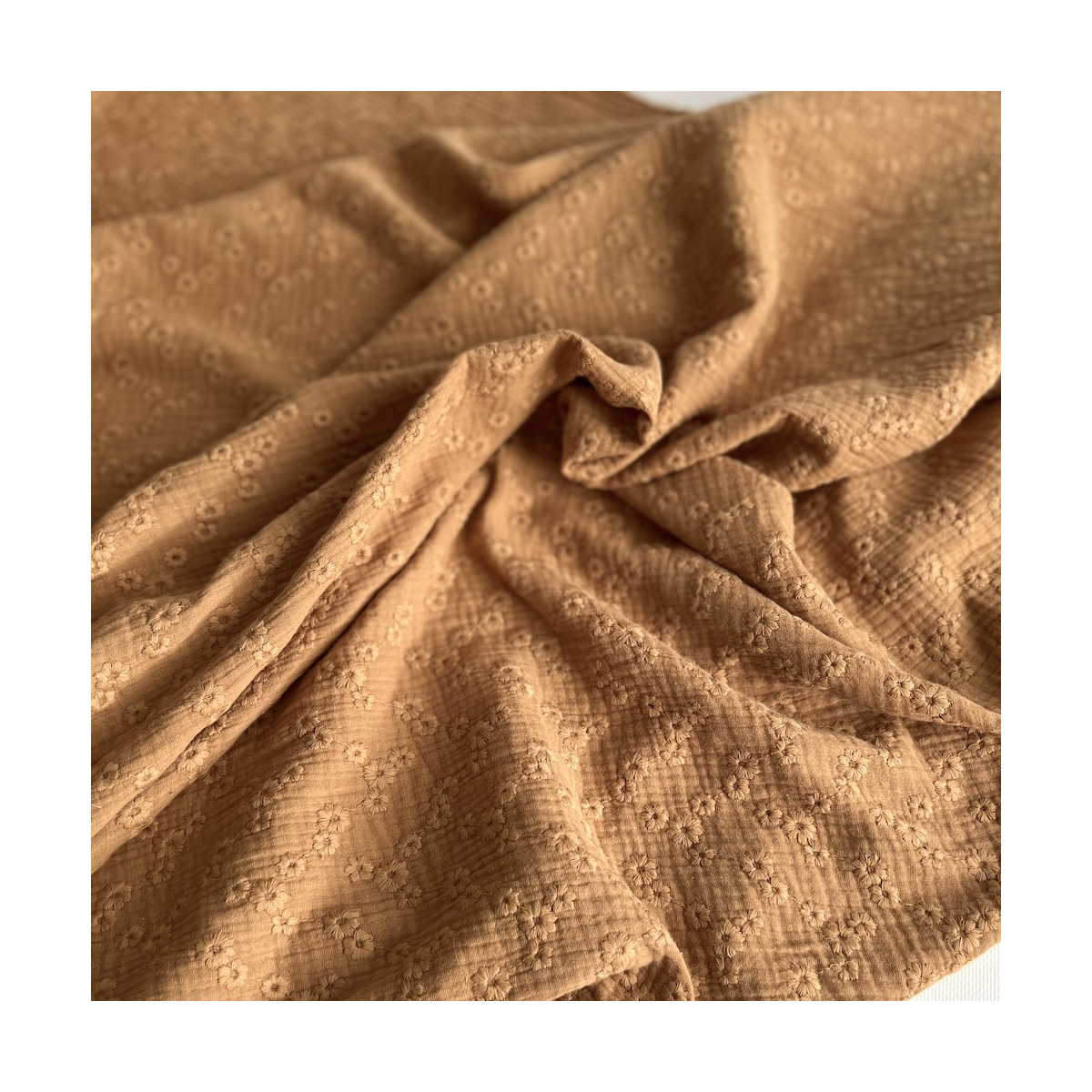 Double gaze de coton Esmée brodée coloris camel Qualité Oeko-tex - 1