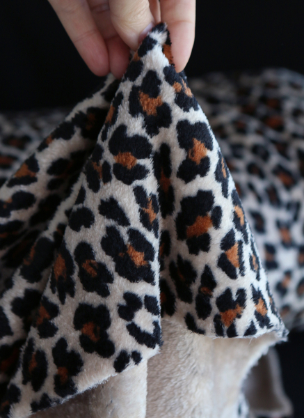 Graou - Polaire double face motif leopard sur fond beige 2