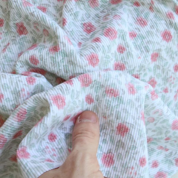Jersey coton côtes fines à motif fleuri rose et vert d'eau 2