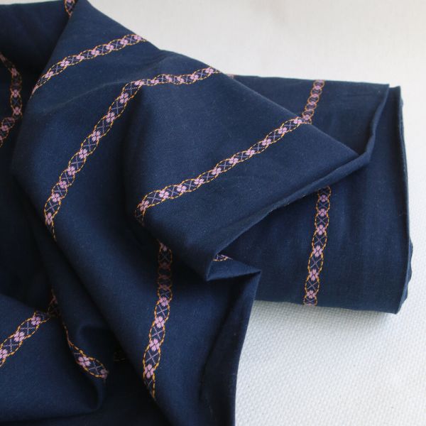 Claire - Voile coton bleu marine jacquard avec petites fleurs roses