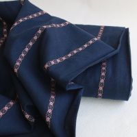 Claire - Voile coton bleu marine jacquard avec petites fleurs roses