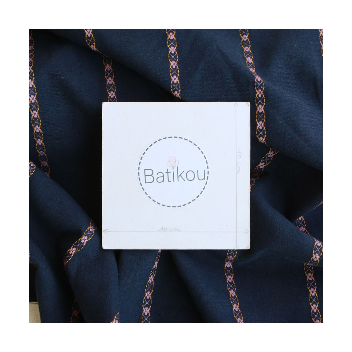 Claire - Voile coton bleu marine jacquard avec petites fleurs roses