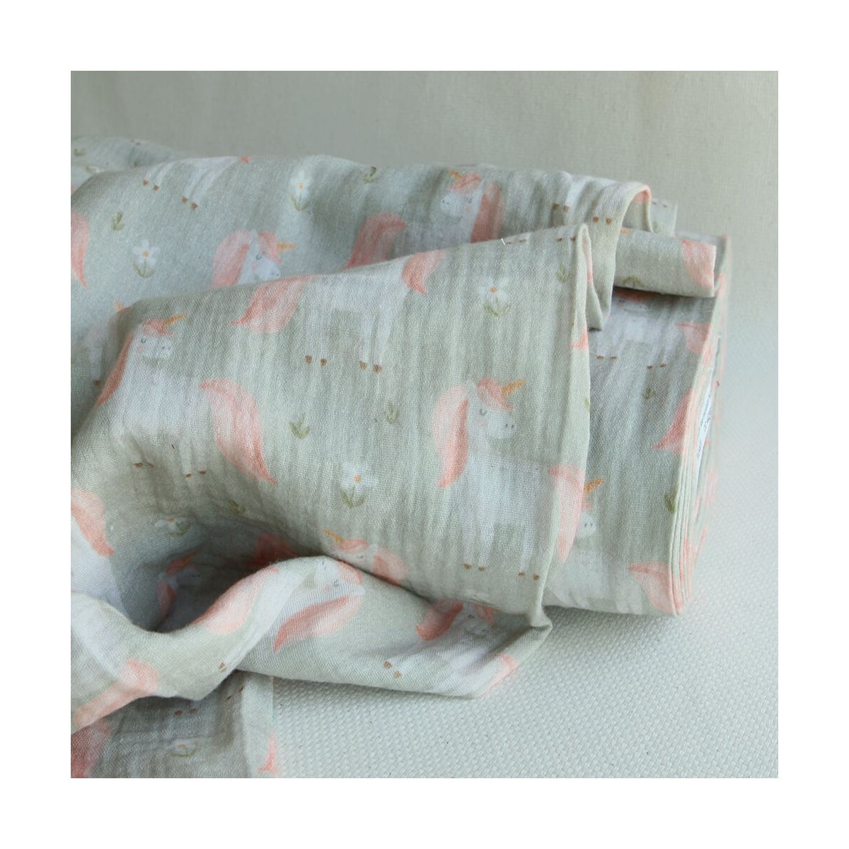 Lilirose - Double gaze de coton fond vert amande tendre imprimé licornes