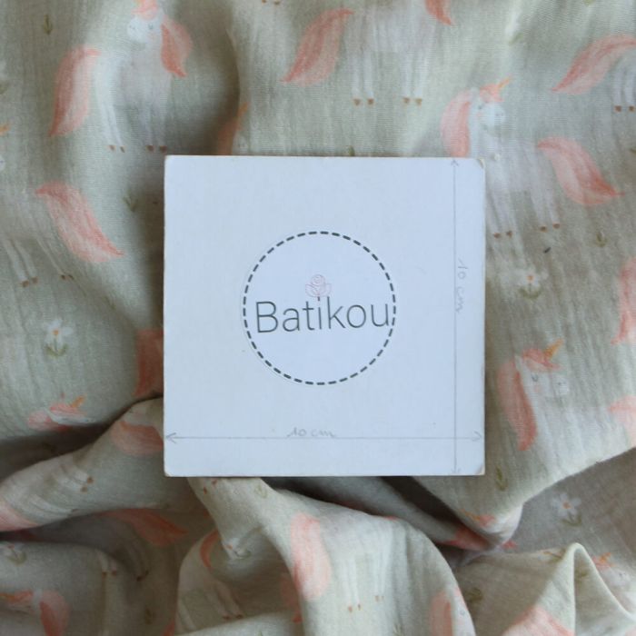 Lilirose - Double gaze de coton fond vert amande tendre imprimé licornes