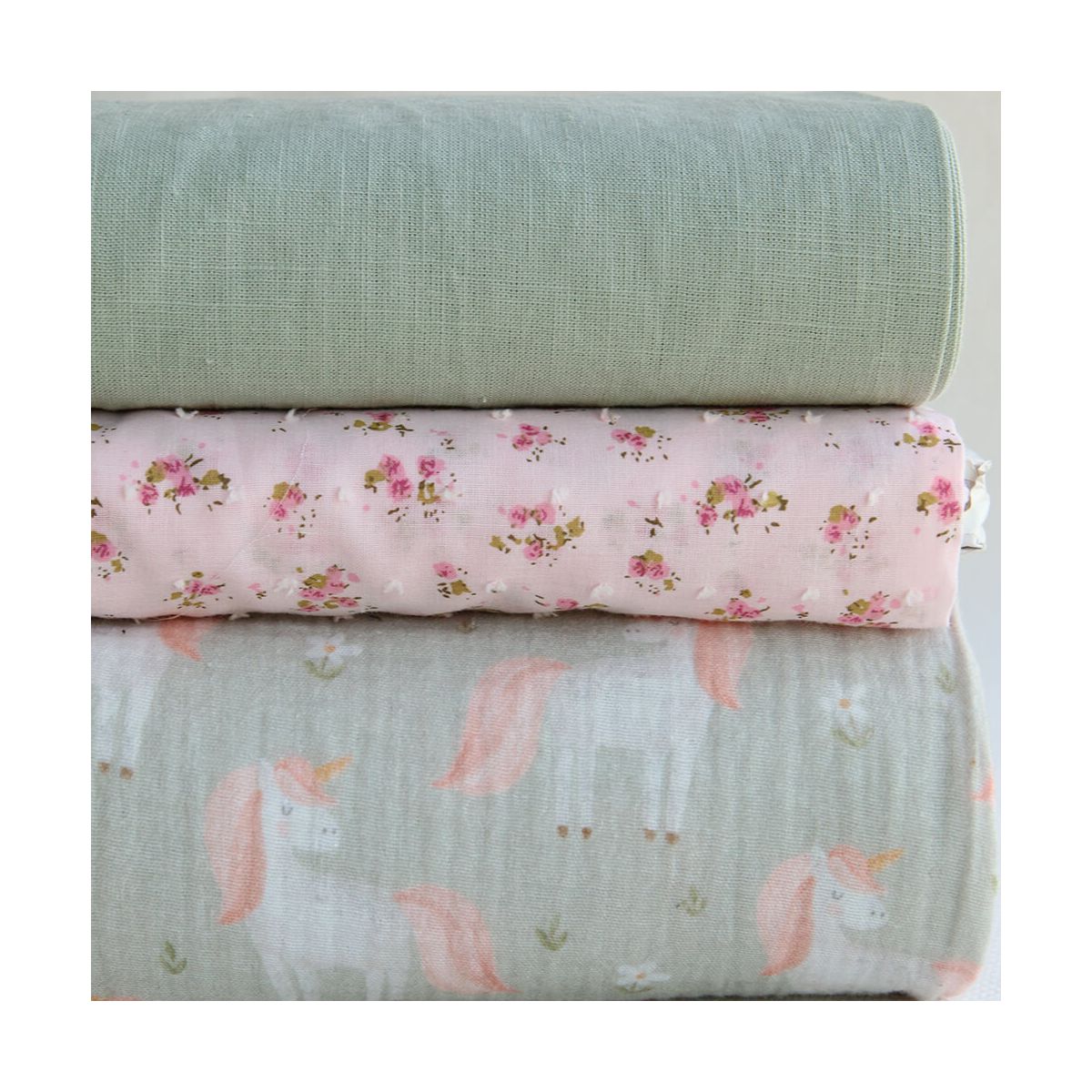 Lilirose - Double gaze de coton fond vert amande tendre imprimé licornes