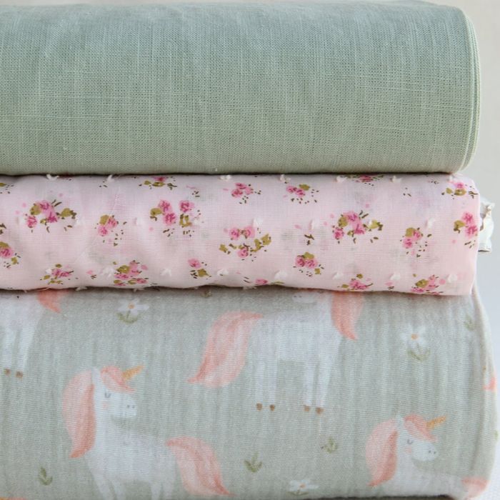 Lilirose - Double gaze de coton fond vert amande tendre imprimé licornes