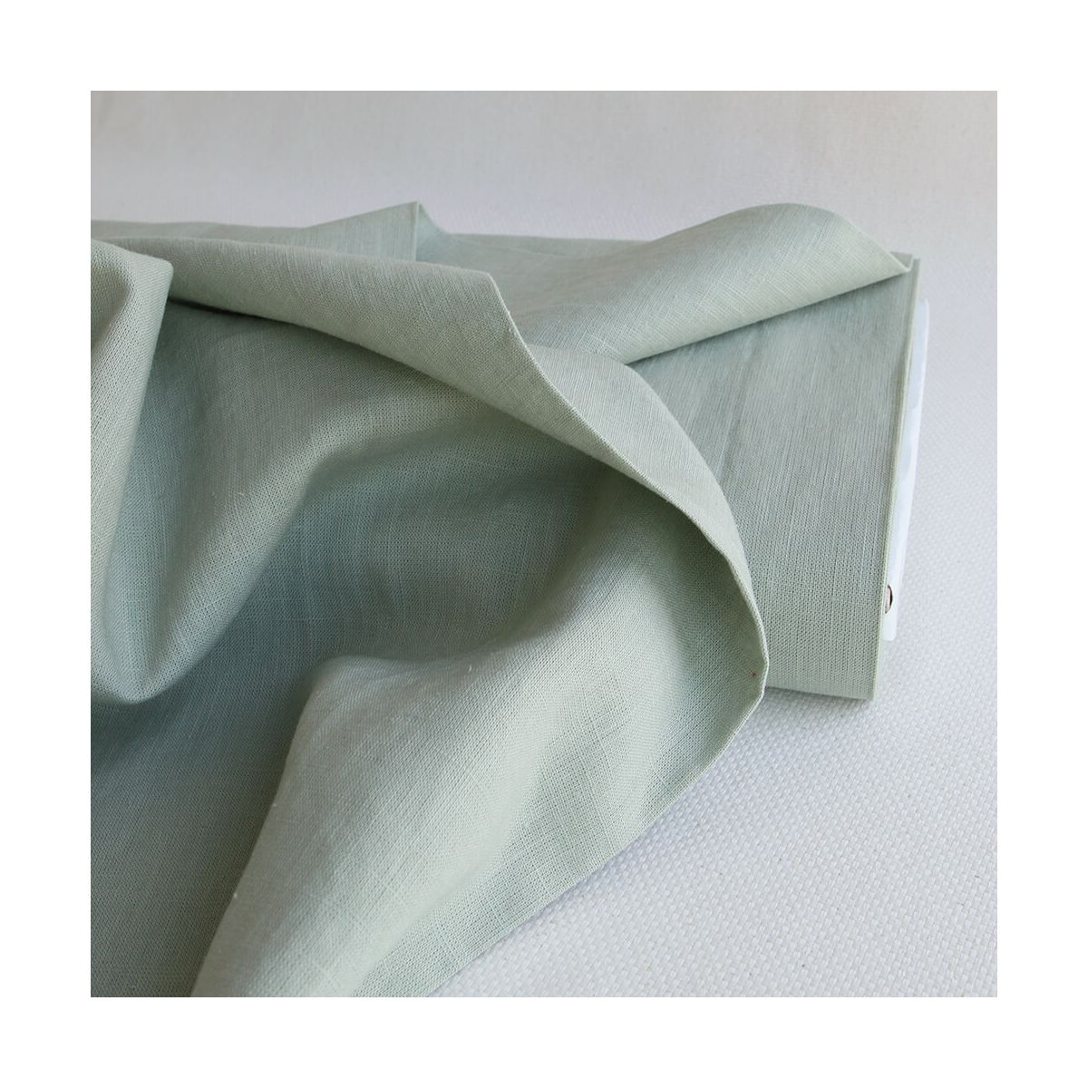 Lin lavé fin coloris vert amande tendre