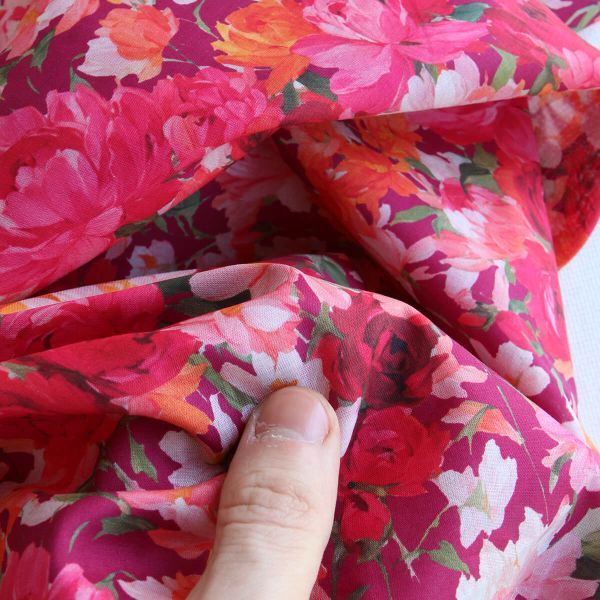 Dahlia - Batiste de coton douce à imprimé fleuri rouge profond 2