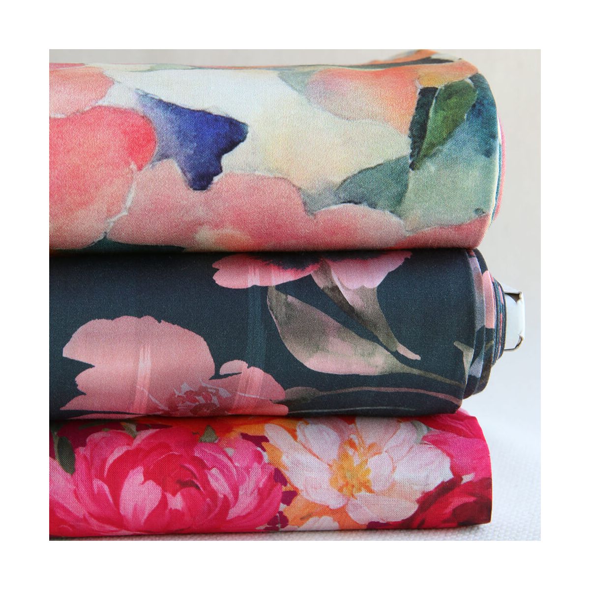 Meline - Coton satiné grandes fleurs aquarelle fond anthracite