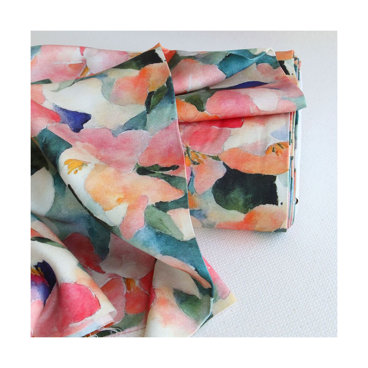 Agathe - Viscose satinée imprimé abstrait vert et pêche