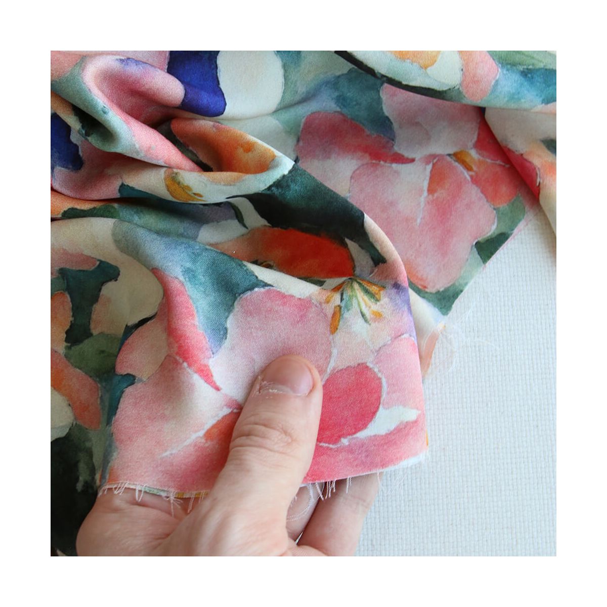 Agathe - Viscose satinée imprimé abstrait vert et pêche